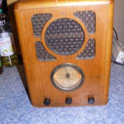 poste de radio en bois ( style années 30 )