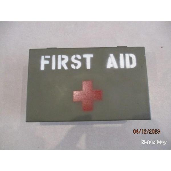 Rare boite FIRST AID pour vhicules US WWII, 100 % complte.