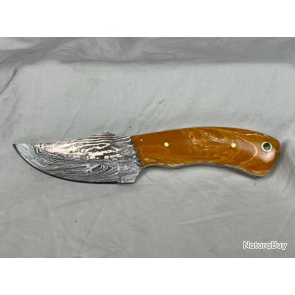Couteau  dpecer forg Damas 17cm jaune CHASSE24