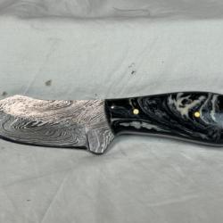 Couteau à dépecer forgé Damas 17cm marbré noir CHASSE24