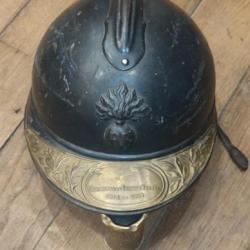 Casque d'infanterie Adrian modèle 1915 avec plaque soldat de la grande guerre . WW1