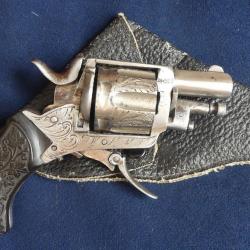 Petit revolver Bulldog gravé (Auguste Francotte) cal 320 avec étuis