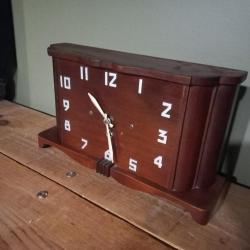 HORLOGE DE TABLE EN BOIS "  ART DECO "