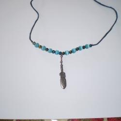 Collier avec un pendentif "plume" en étain !
