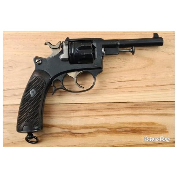 Fabriqu  1000 exemplaires: Trs beau revolver modle militaire 1887 d'essai, calibre 8 mm