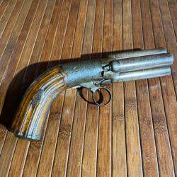 TRÈS BELLE POIVRIÈRE 4 CANONS DAMAS ROTATIF