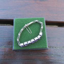 VINTAGE - Ancien bracelet en Argent orné de pierres violettes avec sa chaine de sécurité (Vers 1920)