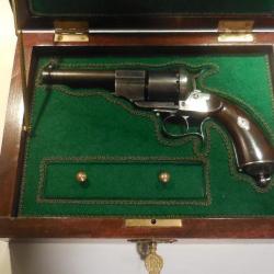REVOLVER  1858 TYPE DE MARINE " LEFAUCHEUX  BREVETE " EN COFFRET A 6 COUPS CALIBRE 12 mm