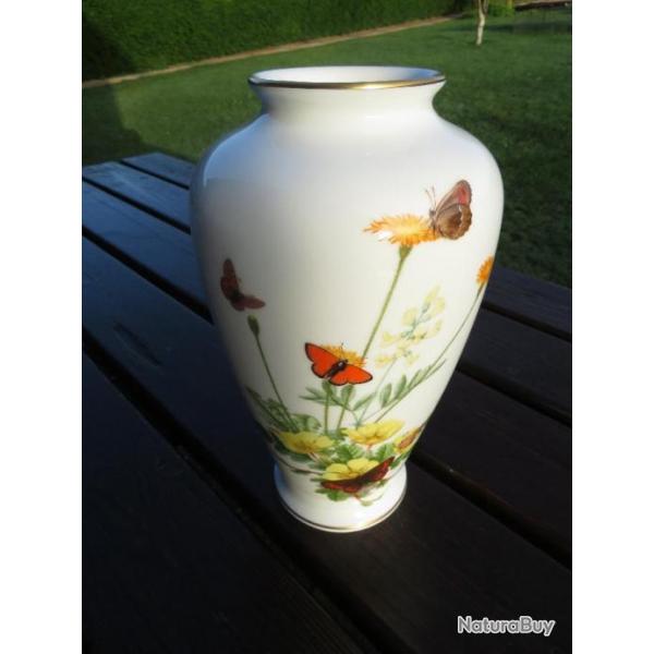 Ancien vase en porcelaine"The Alpine Butterfly Vase"FRANKLIN PORCELAIN John Willkinson JAPON (1982)