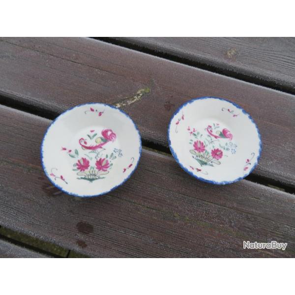 VINTAGE - Ancienne paire de petites coupelles en porcelaine  dcor peint  la main (XX)