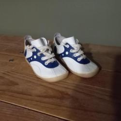 Belle paire de chaussures anciennes " BELLAMY "  modèle pour enfant