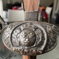 Épée d officier à lame triangulaire d époque Restauration
