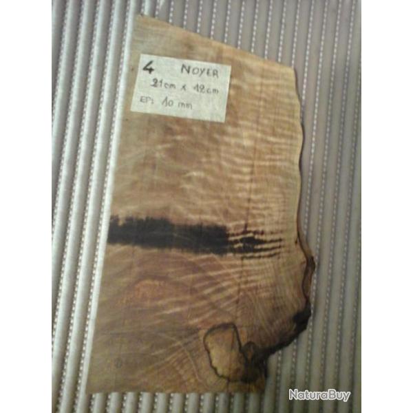 planche de bois rabot en noyer pour fabrication de plaquettes arme de poing ou coutellerie
