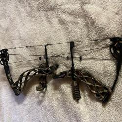 Arc « Bowtech Carbon Icon », droitier, draw lenght 29, draw weight 60. État neuf. Accessoires +++