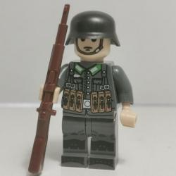1 petit soldat ALLEMAND WW2