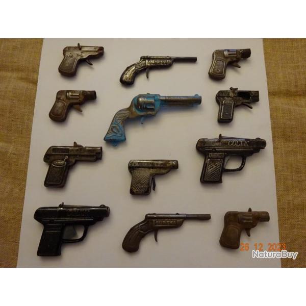 Lot de 12 pistolets jouet en tole annes 50