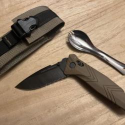 Nouveau couteau pliant Arm&eacute;e Fran&ccedil;aise CAC SERRATION PA6 SABLE avec sa cuill&egrave;re/fourchette et &eacute;tui.