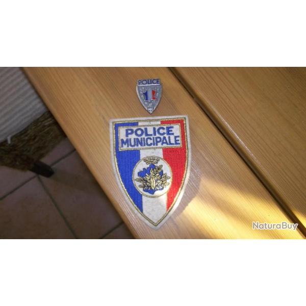 insigne d'epaule et insigne de casquette ou de kpi police obsolete