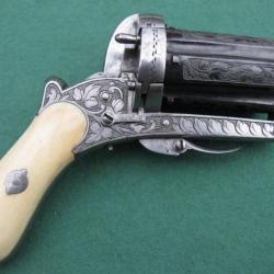 Pistolet "Poivriere " a six canons calibre 9 mm a broche ,De luxe gavée au burin plaquettes ivoire