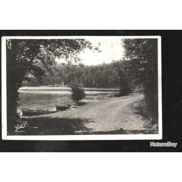 bords du lac de tazenat l'auvergne   carte postale ancienne