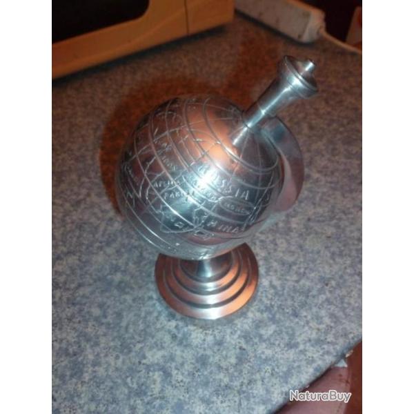 globe terrestre en mtal grav