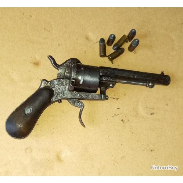 Revolver type Lefaucheux, crosse en forme de poire, calibre 7 mm