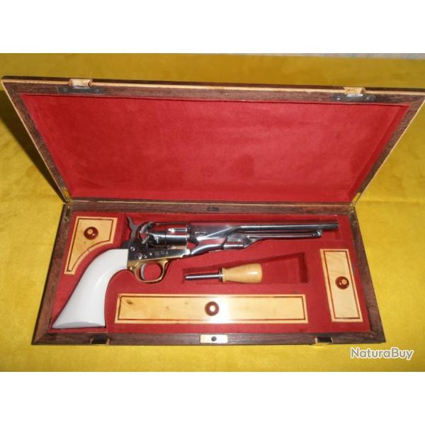 N 39 Ecrin de luxe pour revolver Colt 1860  canon de 8 pouces