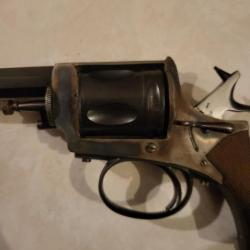 Revolver de fabrication liégeoise en calibre 7.5 suisse fabriqué pour la police municipale de Genève