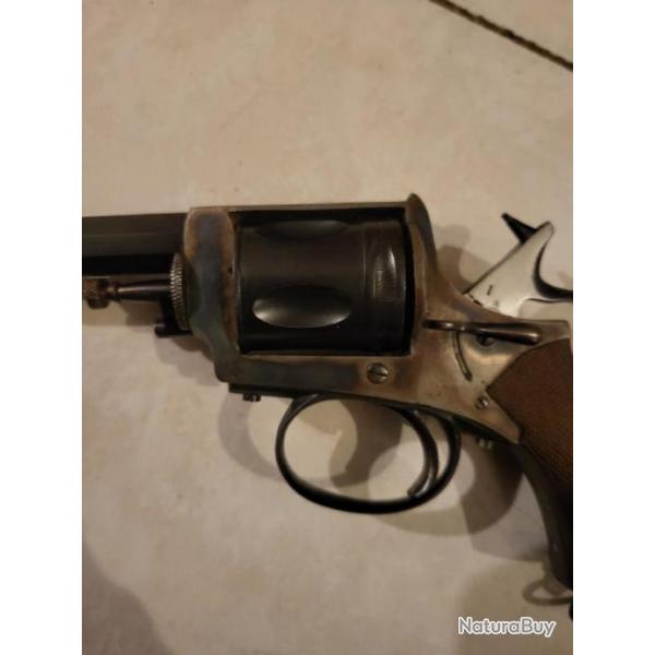 Revolver de fabrication ligeoise en calibre 7.5 suisse fabriqu pour la police municipale de Genve