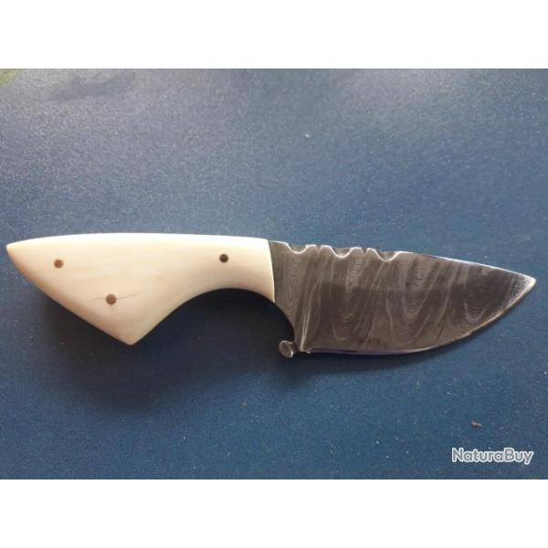 petit couteau de cou de Ph.MOUSSEAU  lame damas  manche ivoire de mamouth tui galuchat ,10,5 cm