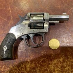Revolver Harrington & Richardson Young America Double Action calibre 32 Smith & Wesson