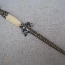 Dague décor Néo Renaissance XIX éme Dolch dagger avec  fourreau poignard  x