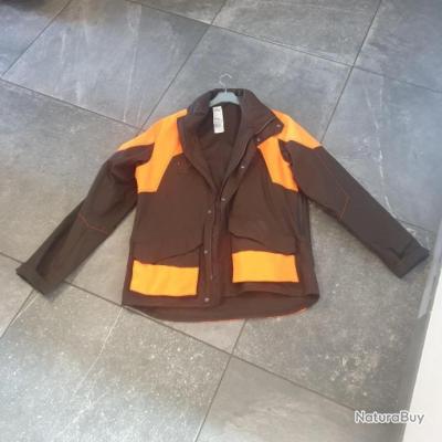 Blouson solognac .Avec gibeciere chaud avec range cartouches dans les poches taille LTbe