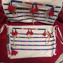 Magnifique paire de sac de tipi perlés cheyenne collection indianiste trappeur