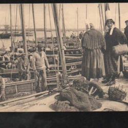 guilvinec après la pêche,  carte postale ancienne