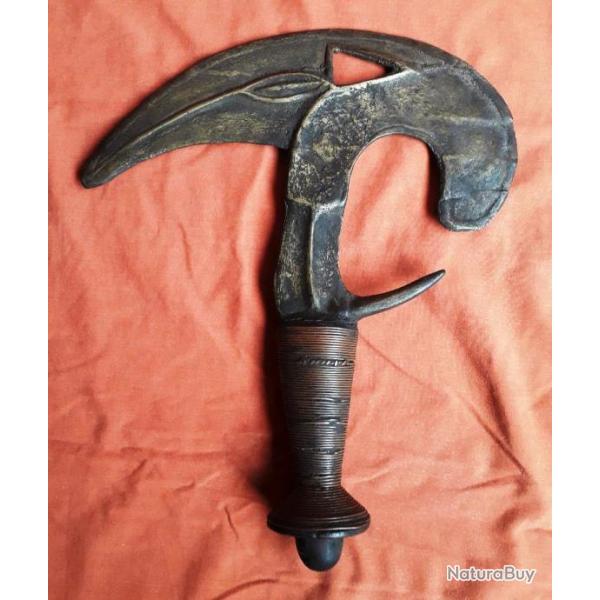 Ancien Couteau Africain en forme de tte d'oiseau - GABON - ge estim : 1930