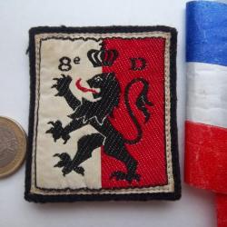 écusson collection militaire Ml à crochets 8 éme division infanterie