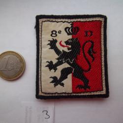 écusson N° 3 collection militaire Ml à crochets 8 éme division infanterie