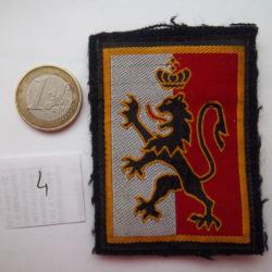 écusson militaire Ml à crochets sans marquage 8 éme division infanterie N°4