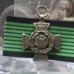 Médaille de la LVF+ son ruban ( reproduction ) ( Médaille en bronze )