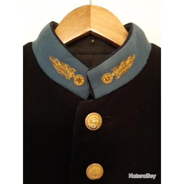 Veste et pantalon d'officier de Saint Cyr en bel tat. tiquettes prsentes. Belle prsentation.