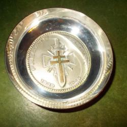 ancienne coupe metal argenté médaille marine nationale frégate aconit 1970 croix lorraine 1939 1945