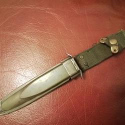 Fourreau USM8A1 PWH avec sa patte de fermeture sur le couteau ou baïonnette