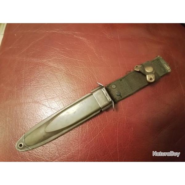 Fourreau USM8A1 PWH avec sa patte de fermeture sur le couteau ou baonnette