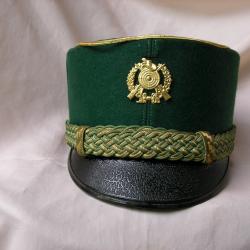 WW2/POSTWAR SHAKO ANCIEN VERT/ROUGE AVEC INSIGNE CIBLE TAILLE 60 A IDENTIFIER