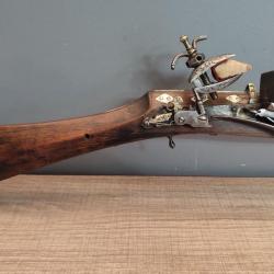Magnifique fusil de 148cm à silex platine à la miquelet très belle finition canon octogonal