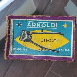 ancienne tondeuse mécanique   " ARNOLDI "    avec sa boite d'origine  1950