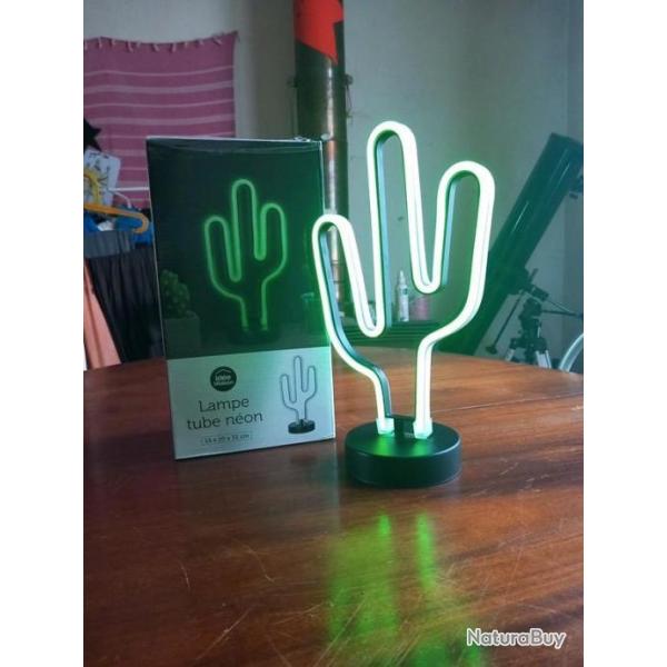 Lampe tube non cactus vert