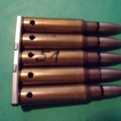 Clip avec 5 munitions 7,5x54 MAS de 51 époque Indochine, étui laiton, balle blindée, neutralisée