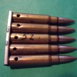 5 munition 7,5x54 MAS sur clip de 52 époque Indochine, étui laiton, balle blindée, neutralisée